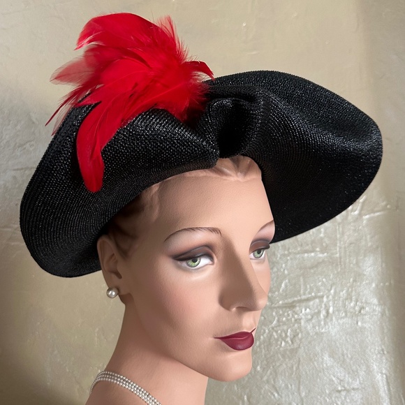 FASCINATING 1940s\' BLACK STRAW OPEN CROWN HAT + FOLDED WIDE BRIM + RED FEATHERS main image 13